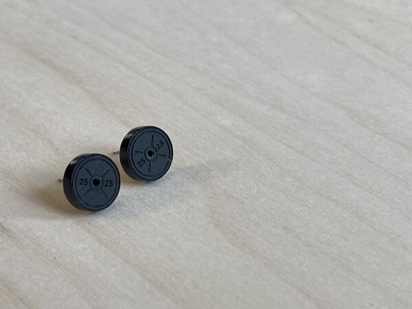 Acrylic 25lb plate stud earrings in matte black
